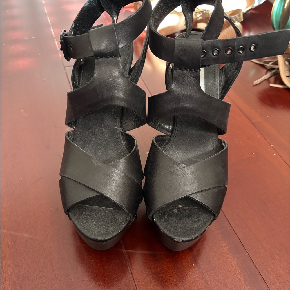 Steve Madden Black Platform Strappy Sandals
